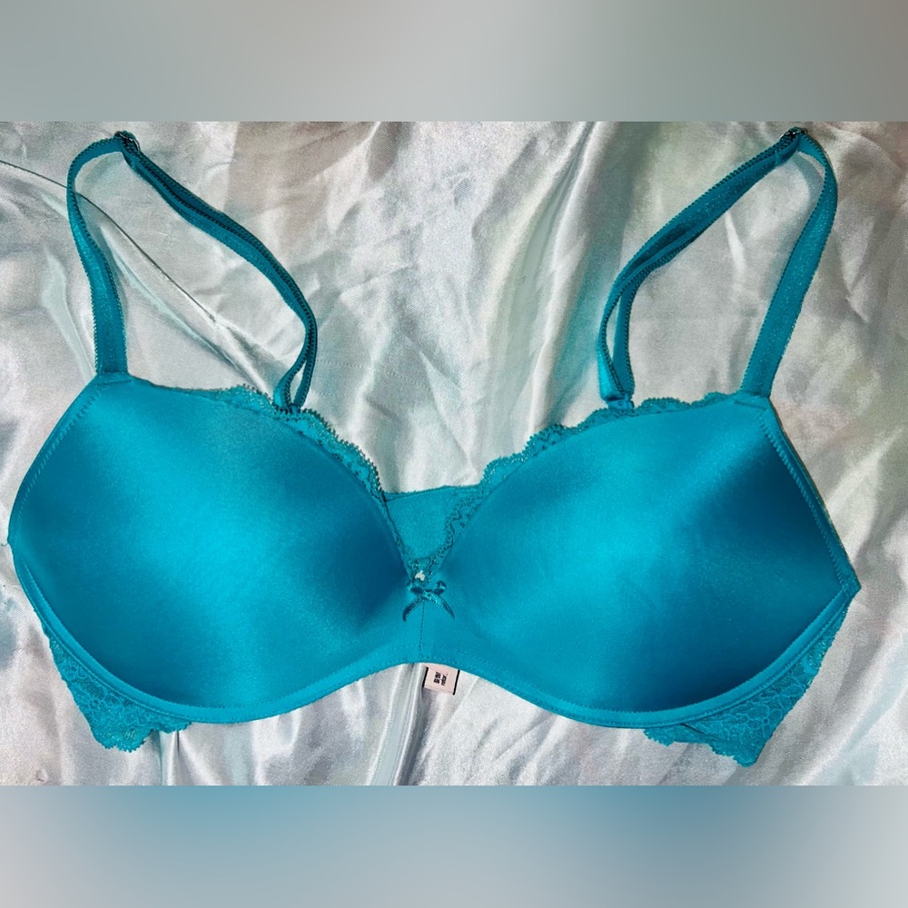 Victoria’s Secret 34C.